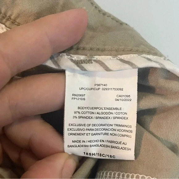 Dickies Crafted for Women slim fit khaki bootcut pants women’s size 18 short - Picture 8 of 9